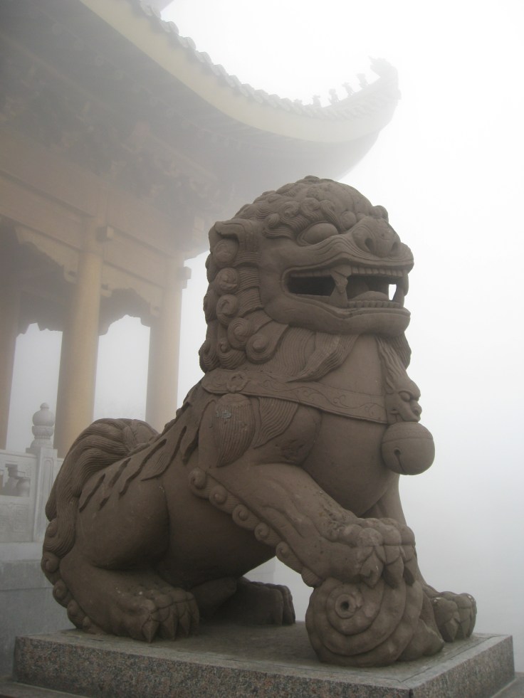 Lion state at a temple on Emeishan. source: Wikimedia.