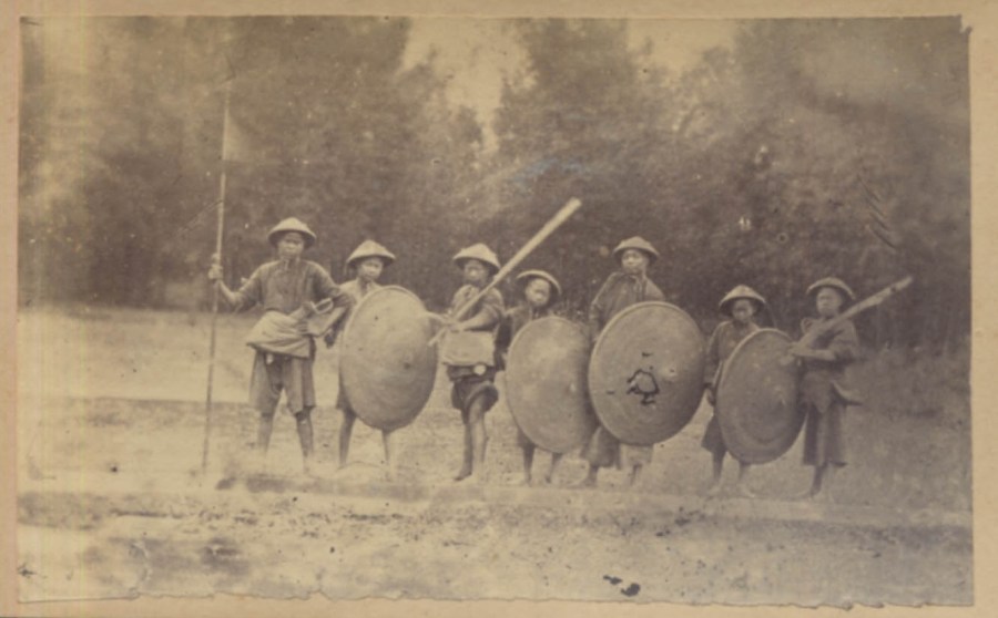 Rural militia in Guangdong, Pearl River Delta, taken sometime during the Second Opium War (1856-1860). Source http:\www.armsantiqueweapons.com.