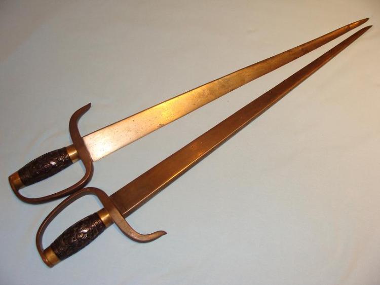 A very nice set of mid. 19th century hudiedao. These pointed stabbing blades are 63 cm long, 40 mm wide at the base, and the spine in 14 mm across, giving the entire weapon a strong triangular profile. Image courtesy of http://www.swordsantiqueweapons.com.