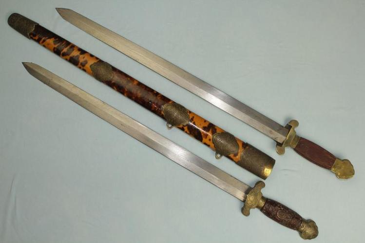Shaung jian.71 cm late 19th century