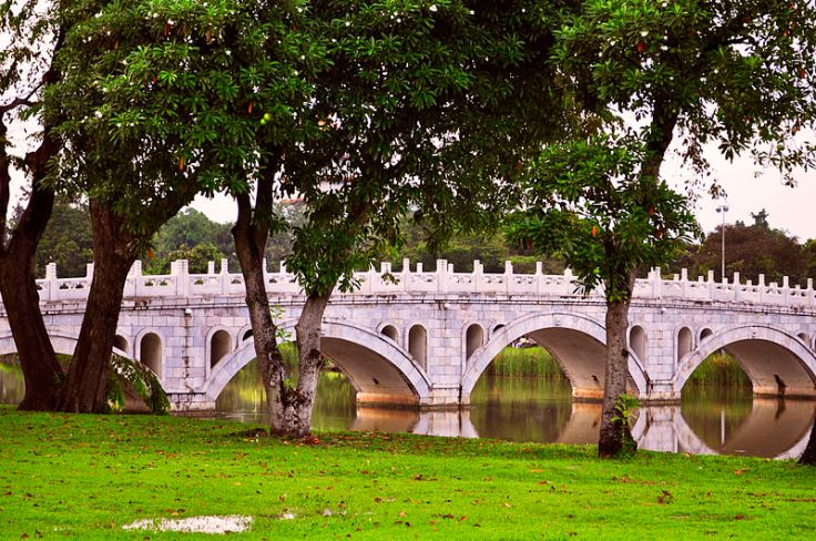 Chinese Garden Bridge. Singapore. Source: wikimedia.