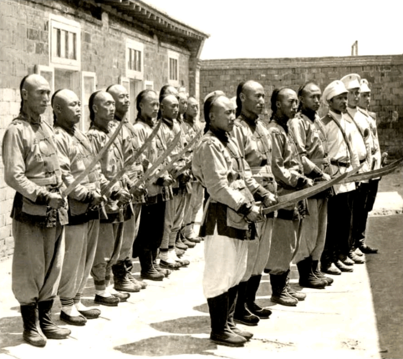 Chinese police officers employed by the Russians, probably in Port Arthur. Circa 1900. Note the modern, western style swords, that have been issued to this unit. The transition to western arms was almost complete by 1890. Source: Image taken from a vintage stereoscope slide.