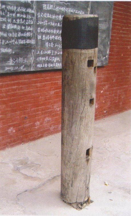 A Dai Jong or "Buried Dummy" outside of the Foshan Jingwu Association. Source: Source: Ip Ching and Ron Heimberger. Mook Yan Jong Sum Fat. 2004.