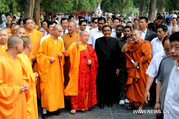 Prime Minister of Sri Lanka visiting the Shaolin Temple.