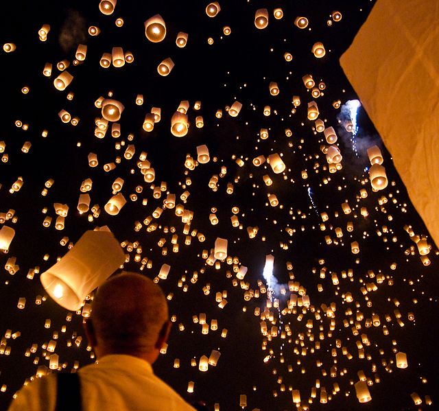 Congratulations to Kung Fu Tea on its 100,000 page view!  Source: Yi Peng Sky Lantern Festival in Thailand.  Wikimedia.