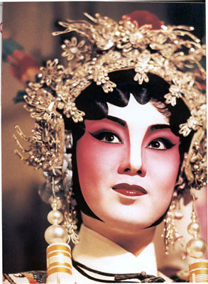 Image of a female general in cantonese opera.Copy Right Granted from Stacey Fong, author of Bay Area Cantonese Opera.  Source: Wikimedia.