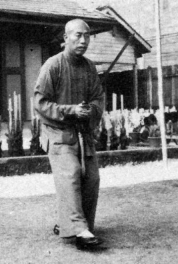 Tung Ying-chieh performing a Yang Family Sword set.  Source: http://www.chipellis.com