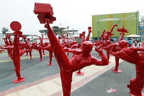 Bruce Lee statues as the 2010 Shanghai World Expo.  Source: kungfu.chinese.cn