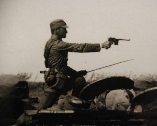 A soldier during the 1930s, armed with both a Mauser handgun and dadao.