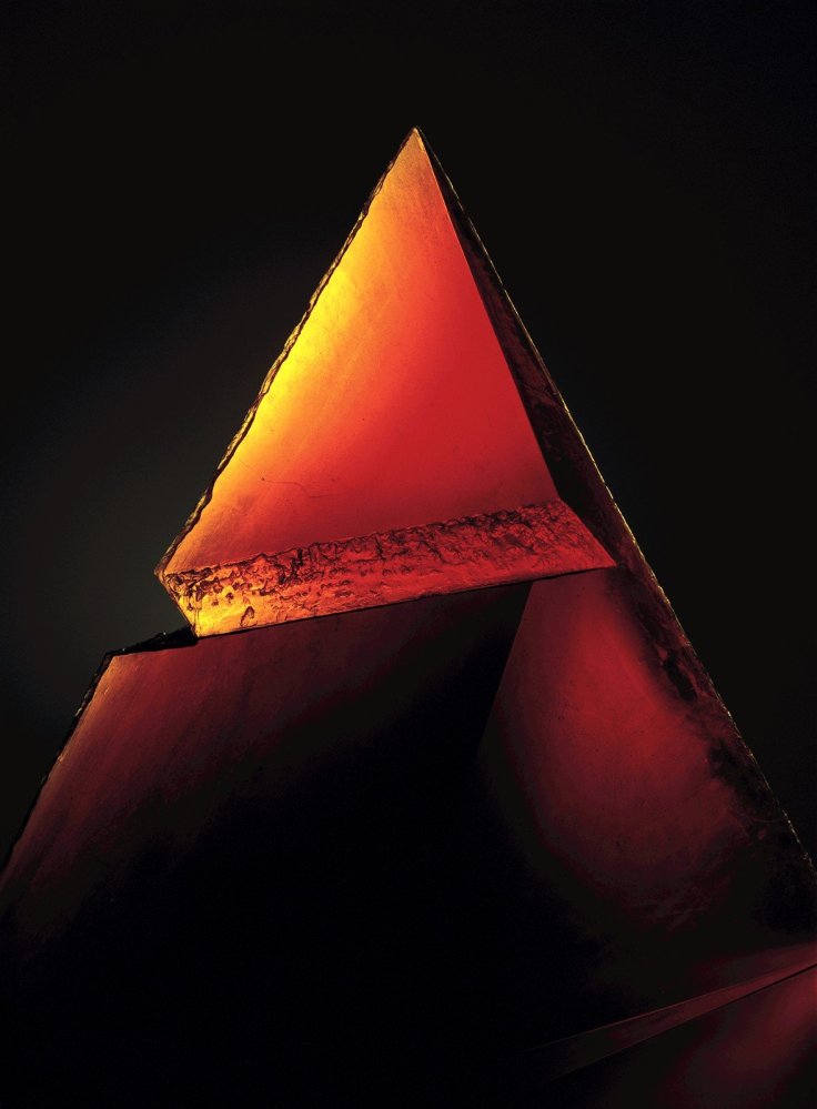 Red Pyramid by Stanislov and Jaroslava (1993). Corning Museum of Glass.