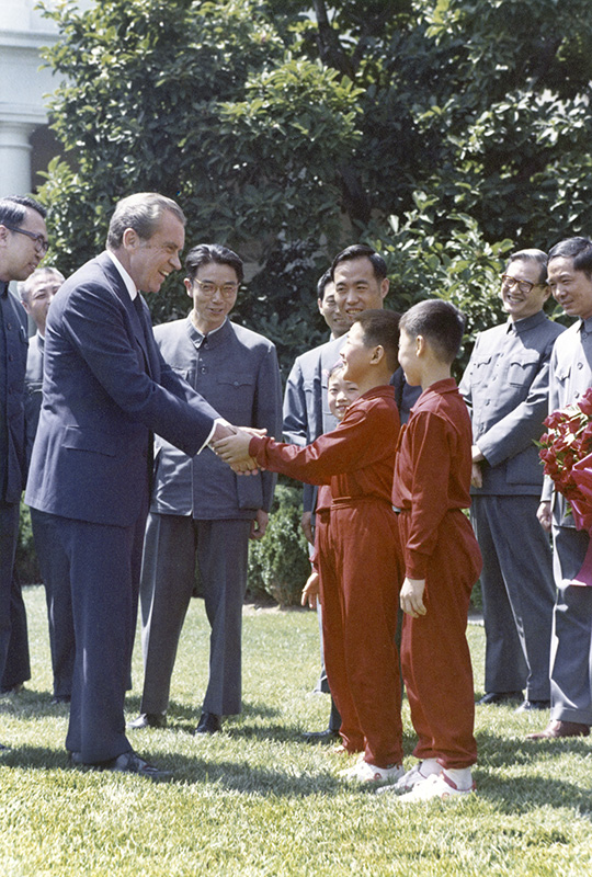 Jet Li greets President Richard Nixon on the front lawn of the White House. Source: Nixon Presidential Library.