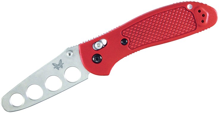 A folding training knife with rounded tip. Gong reports that these were often used in matches by the Reality Fighters.